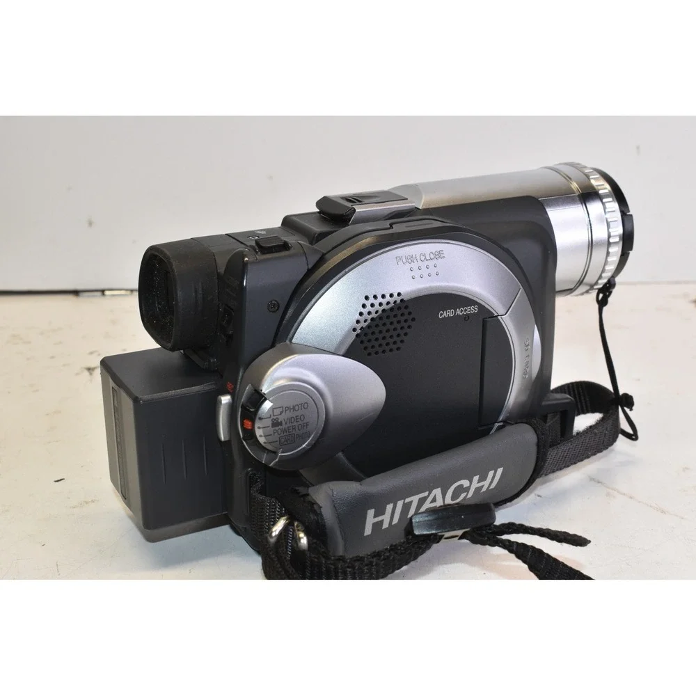 Hitachi DVD Camcorder Silver DZ-MV380A UltraVision Digital 240x Zoom- READ